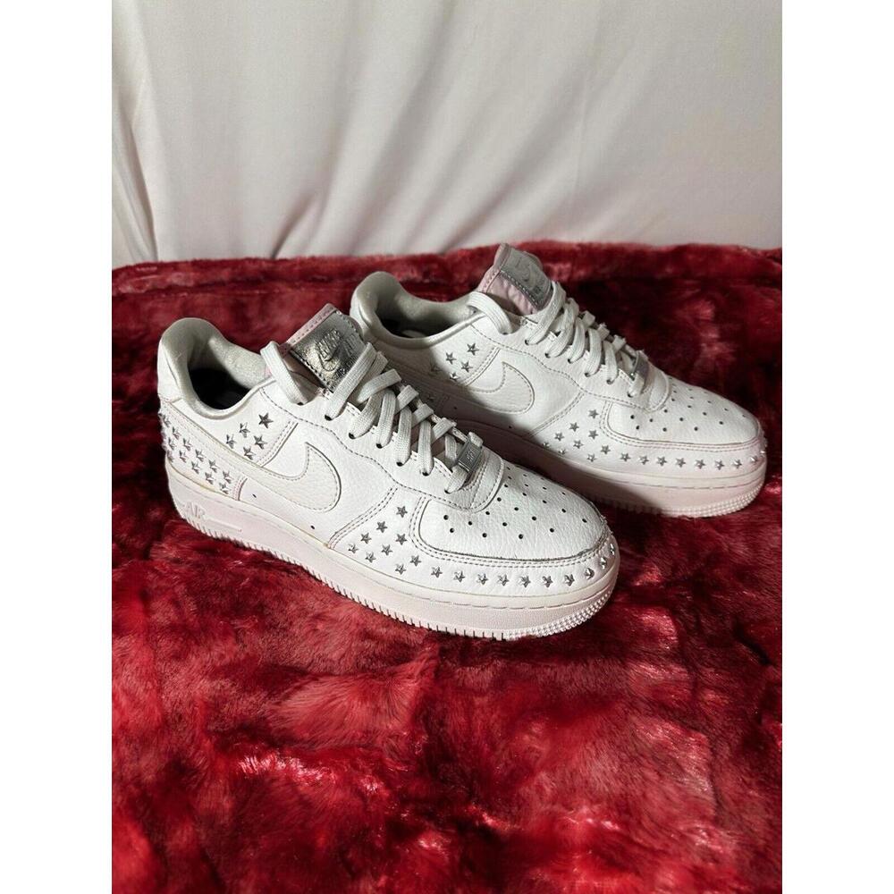 Nike Air Force 1 white star studded with light pink accents size 7.5